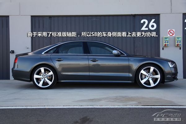 顶级性能座驾 海外试驾新奥迪S8