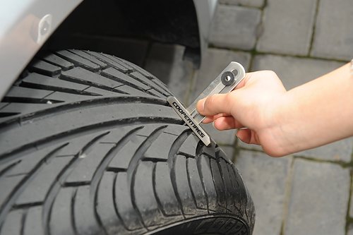 冬季轮胎养护提示 应在冷车状态下测胎压