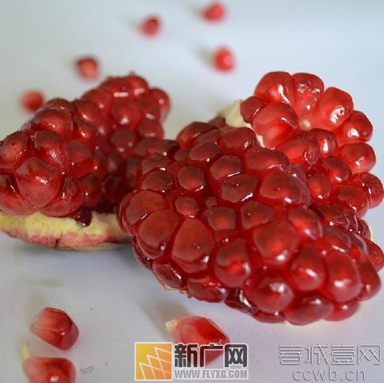 红河石榴双生花一甜一酸竞芳华