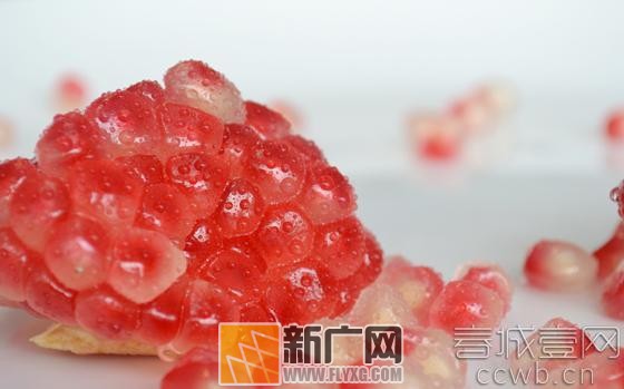 红河石榴双生花一甜一酸竞芳华