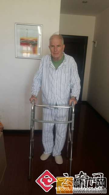 “爱心接力加拿大老人”报道追踪:老人已经能吃披萨了, 其回家夙愿何时能了? “爱心接力加拿大老人”报道追踪:老人已经能吃披萨了, 其回家夙愿何时能了?