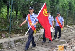 开远铁警青年突击队助力秋季治安整治