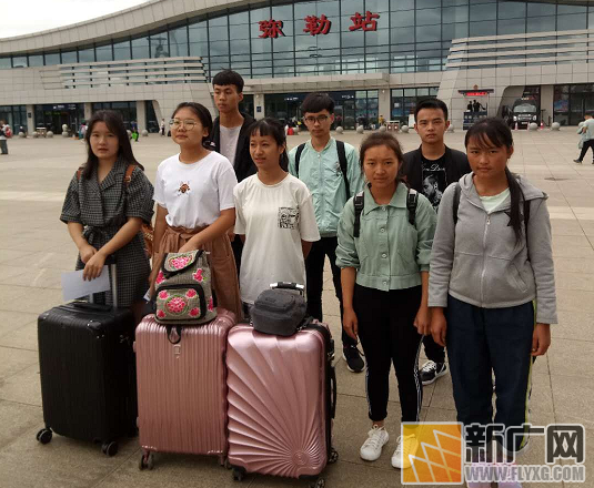开远市28名怀揣梦想的贫困学子踏上东部职业教育学校求学之路 开远市28名怀揣梦想的贫困学子踏上东部职业教育学校求学之路
