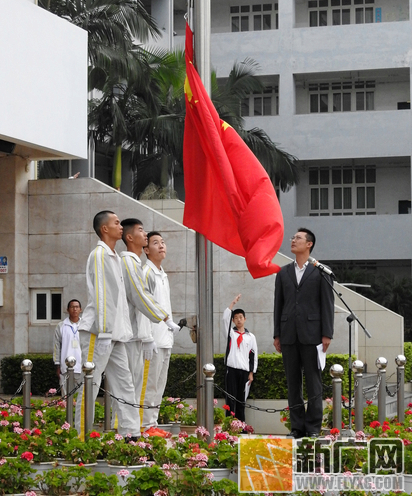 【向国旗敬礼！】红河州青春健康教育示范项目开远示范点启动仪式在开远一中举行