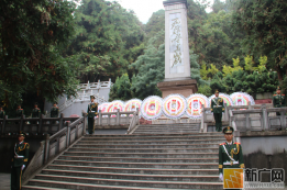 个旧消防官兵参加全市“烈士纪念日”公祭活动