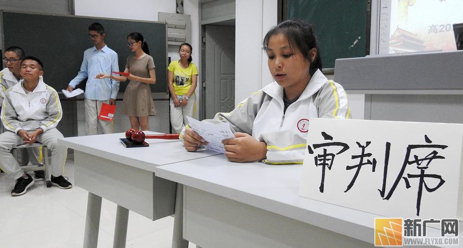 开远一中2021届高一年级13班举行“弘扬宪法主题班会活动” 开远一中2021届高一年级13班举行“弘扬宪法主题班会活动”