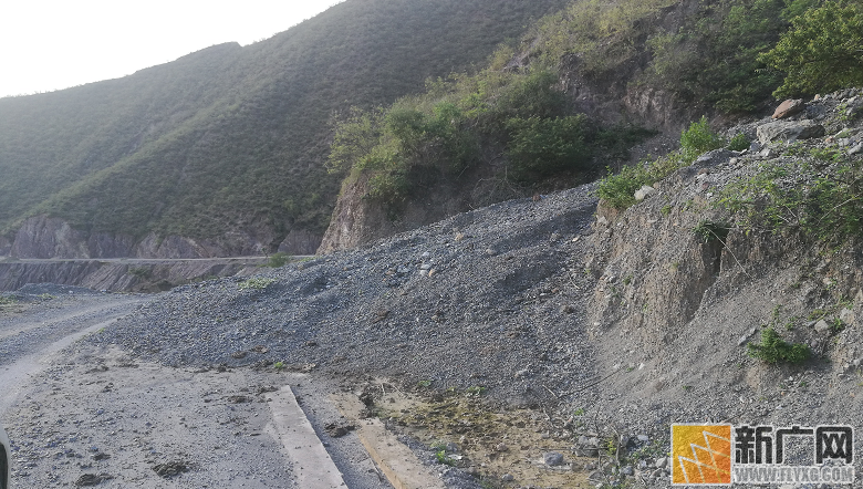 建水这条县道太可惜了 修通不满一年就变得破破烂烂 建水这条县道太可惜了 修通不满一年就变得破破烂烂