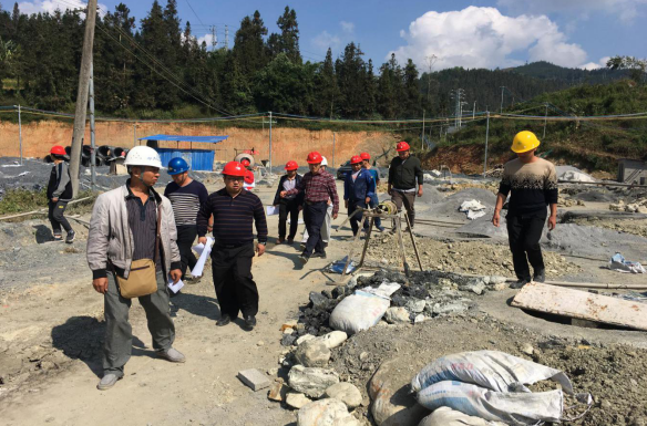 屏边县和平镇党政主要领导跟踪督促易地搬迁项目工程 屏边县和平镇党政主要领导跟踪督促易地搬迁项目工程