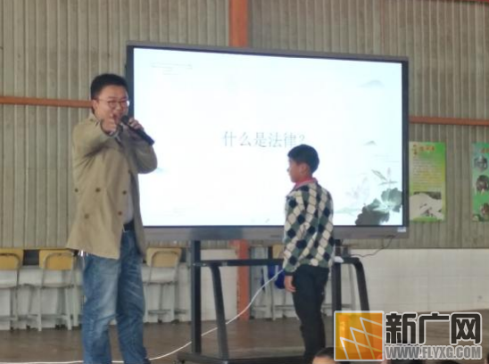 建水县坡头派出所、司法所联合开展“扫黑除恶”法治进校园活动