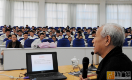北京大学教授焦维新、丘扬为开远一中学生举办科普讲座