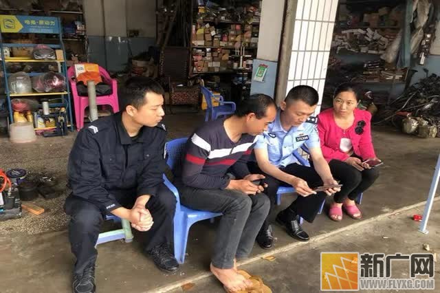 红河边境支队民警与辖区群众一起看“两会”学“两会”