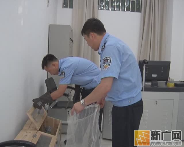 三次手术后的缅甸蟒回家啦！民警还被它咬了一口