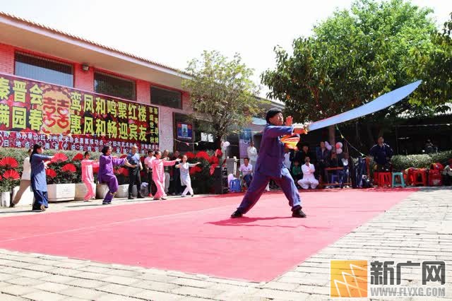 红色收藏家纳爱国为女儿举办“红色婚礼”成为“网红”
