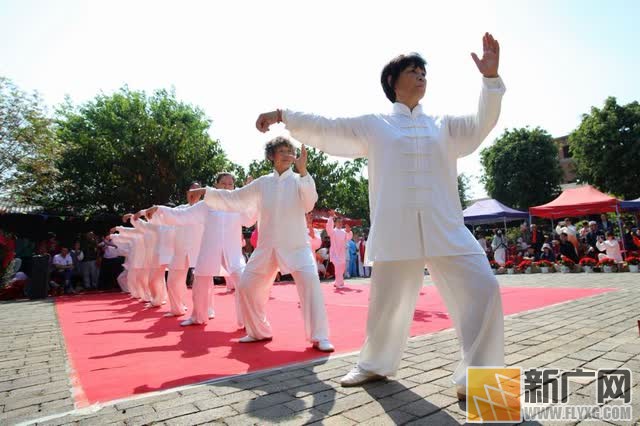 红色收藏家纳爱国为女儿举办“红色婚礼”成为“网红”