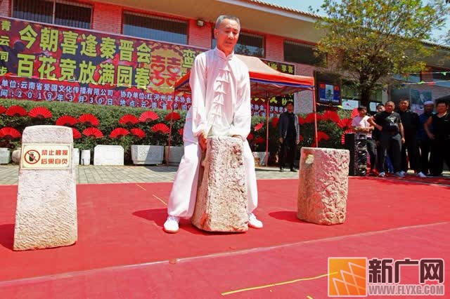 红色收藏家纳爱国为女儿举办“红色婚礼”成为“网红”