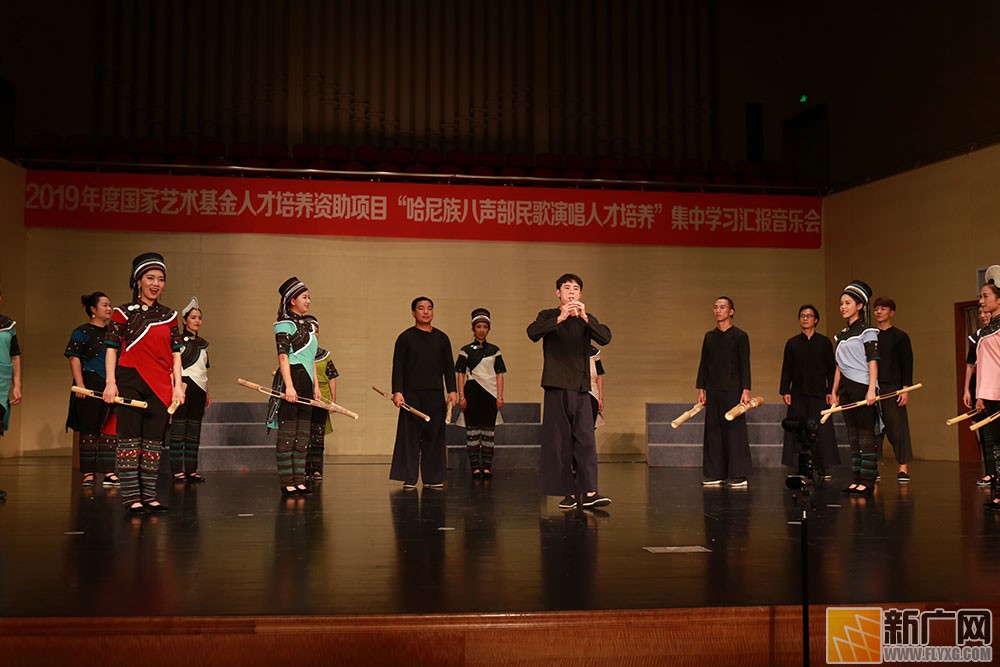 哈尼族八声部民歌拨动老人的心弦 哈尼族八声部民歌拨动老人的心弦