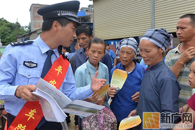 开远铁警全面铺开“平安站车路 金盾护你行”  爱路护路主题宣传活动