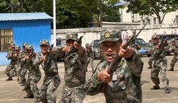 建水百名民兵苦练刺杀操，备战红河州“八一”军事日大演练