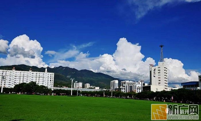 开远的夏天，总有那么一刻想融化在云里