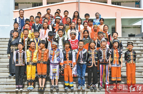 个旧市卡房小学 民族团结之花开满校园