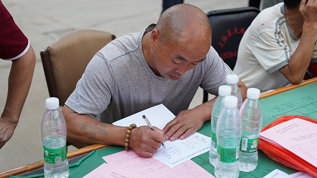 蒙自云林佳园小区召开首届业主大会 业委会成立后最想解决不动产权证问题 蒙自云林佳园小区召开首届业主大会 业委会成立后最想解决不动产权证问题