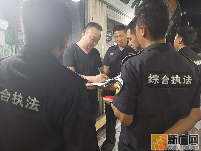 建水规范整治夜市烧烤摊点