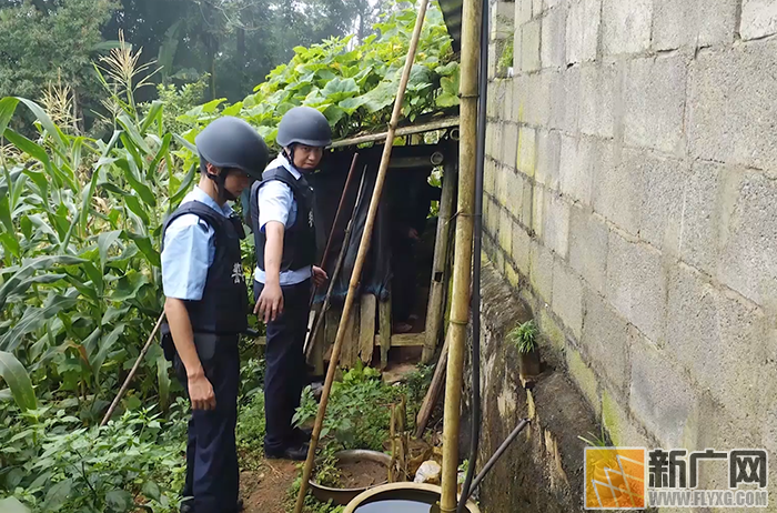 云南金平：村民在家私藏火药枪 民警及时发现收缴