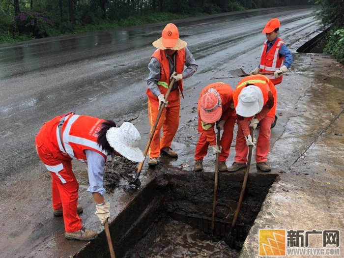 开远公路分局集中处置路面病害 开远公路分局集中处置路面病害
