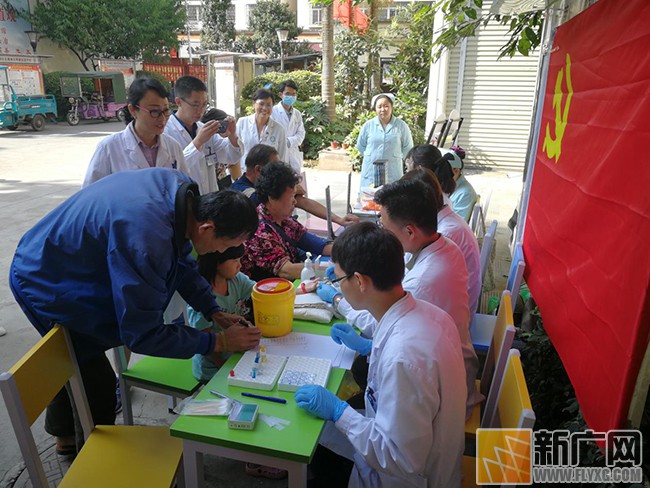 南湖社区大党委联合州医院为居民义诊