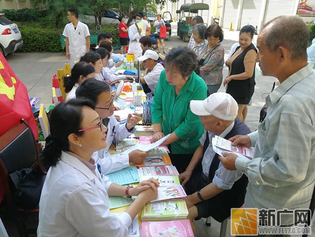 南湖社区大党委联合州医院为居民义诊