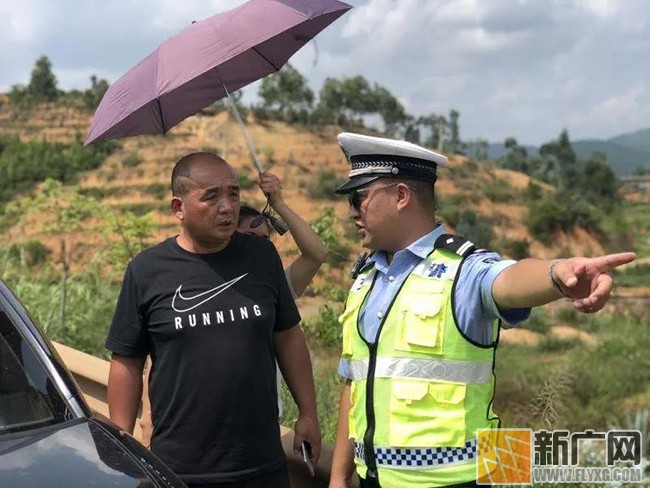 路遇“病”车排险情 高速交警及时救助暖民心