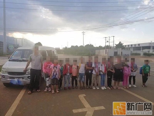 蒙自交警拦下一辆面包车,打开车门吓一跳! 蒙自交警拦下一辆面包车,打开车门吓一跳!