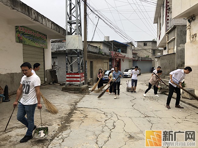 整治环境卫生 创建干净社区