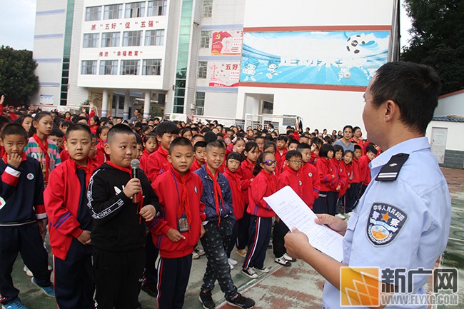 又是一年开学季 交警蜀黎话安全