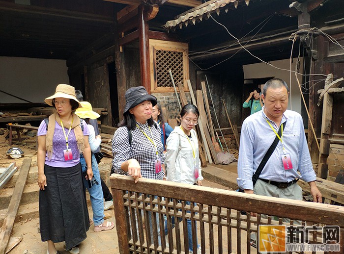 石屏县政协对“拯救老屋行动”项目推进工作情况进行视察 石屏县政协对“拯救老屋行动”项目推进工作情况进行视察