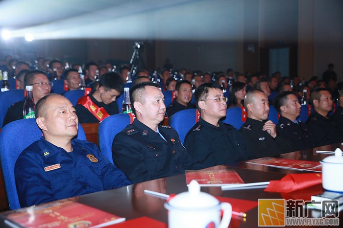 红河移民管理警察队伍举办庆祝新中国成立70周年暨“不忘初心 牢记使命”主题文艺晚会