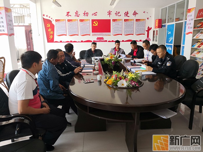 泸西交警联合运政深入客运企业开展国庆节前交通安全检查 泸西交警联合运政深入客运企业开展国庆节前交通安全检查