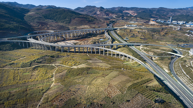 蒙自：文明创建擦亮城市底色