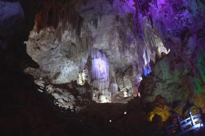 亚洲第一溶洞 建水燕子洞 看溶洞奇观、徒手攀岩、品燕窝
