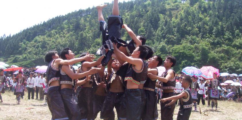 弥勒彝族阿细民间传统摔跤赛