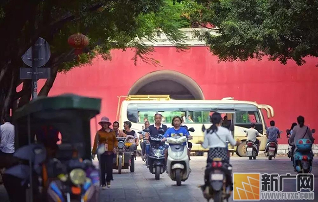 红河美食有“两宝”，石屏建水豆腐好，各来一份，正好！