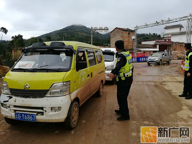 泸西交警多举措做好秋末初冬道路交通事故预防工作