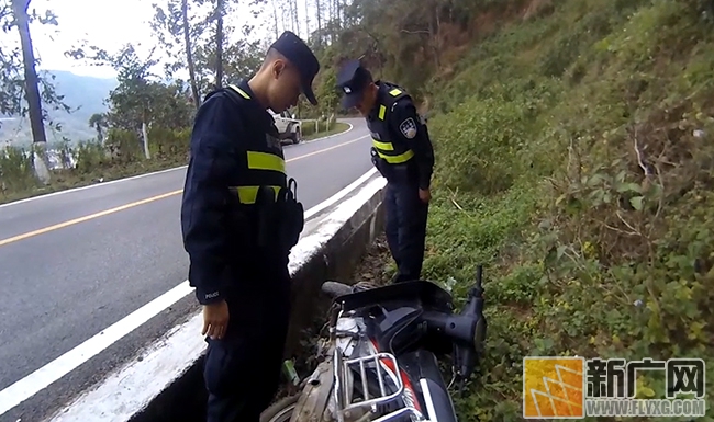 金平：民警路遇遗弃摩托车 竟是被盗之物