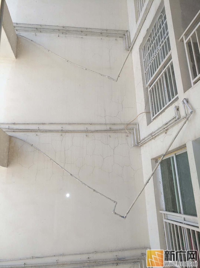 先天安装缺陷 还有安全隐患 开远这幢高楼的太阳能要拆啦