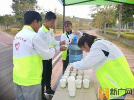 志愿者助力2019年开远市第四届环凤凰湖 半程马拉松比赛