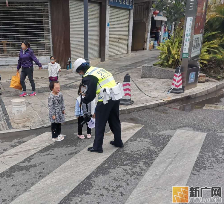 【小举动大温暖】蒙自交警帮两名迷路孩子找到家