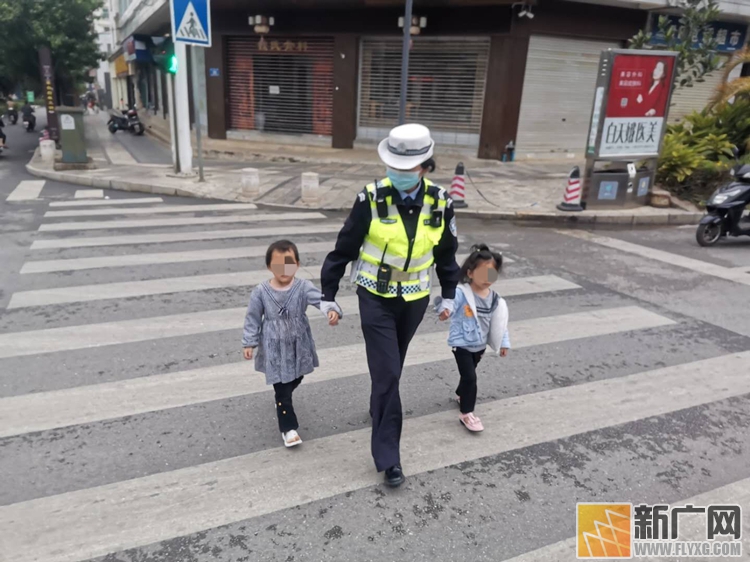 【小举动大温暖】蒙自交警帮两名迷路孩子找到家