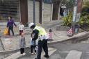 【小举动大温暖】蒙自交警帮两名迷路孩子找到家