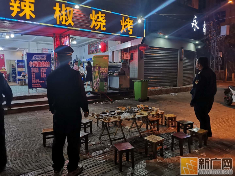 蒙自：整治露天烧烤  守护城市清新夜空