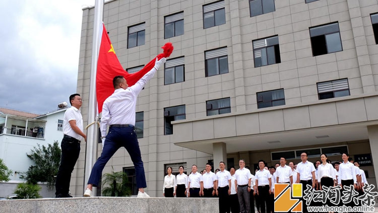 红河州气象局举行“升国旗、唱国歌”仪式 开展主题党日活动